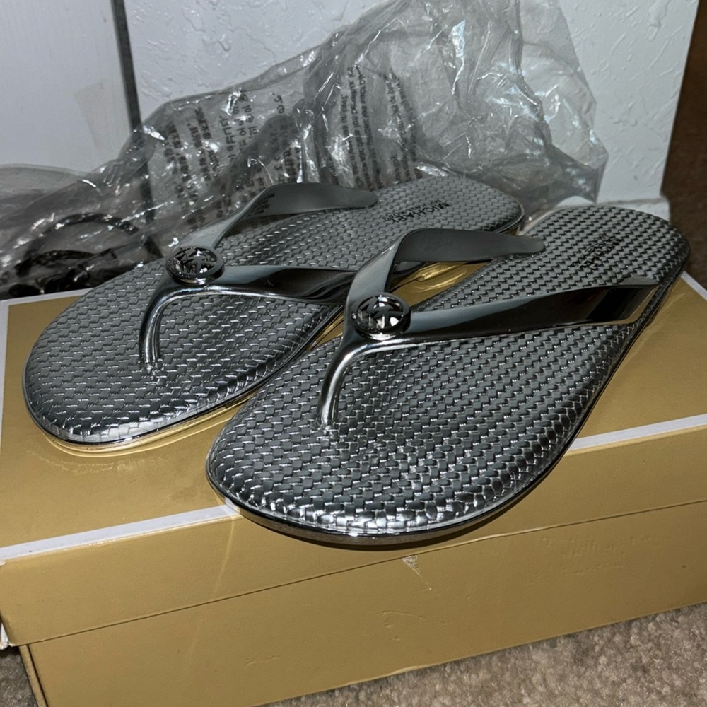 Micheal Kors Jelly Flip Flop
